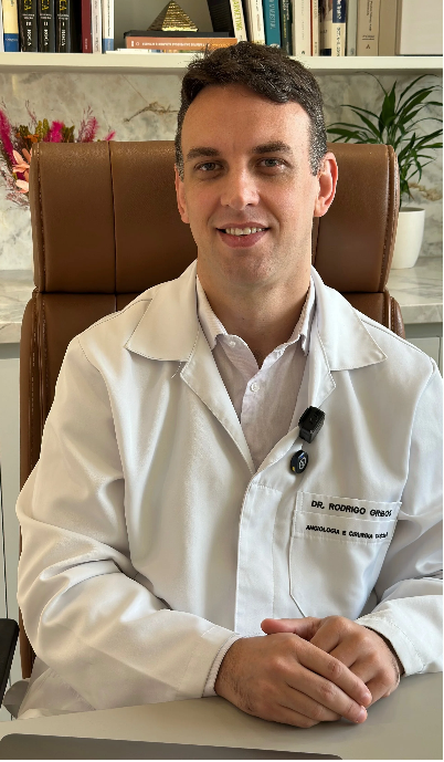 Dr. Rodrigo Gribosi — Cirurgião Vascular em Curitiba